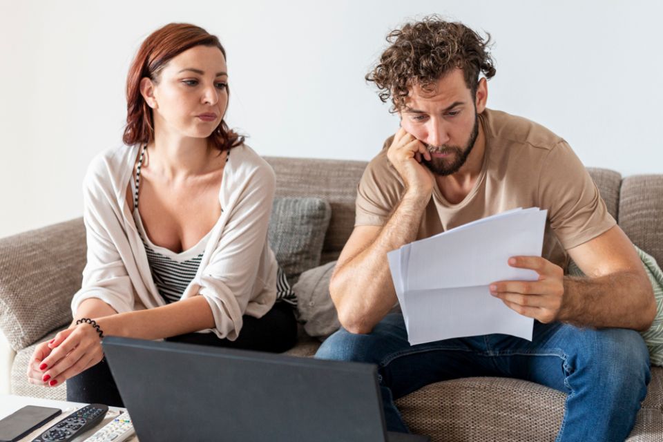 Неожиданные финансовые сюрпризы при разводе: как избежать долгов за бывшего супруга