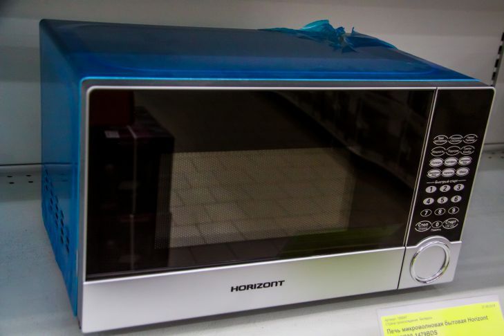 Почему нельзя ставить микроволновку на холодильник: об этом знают единицы