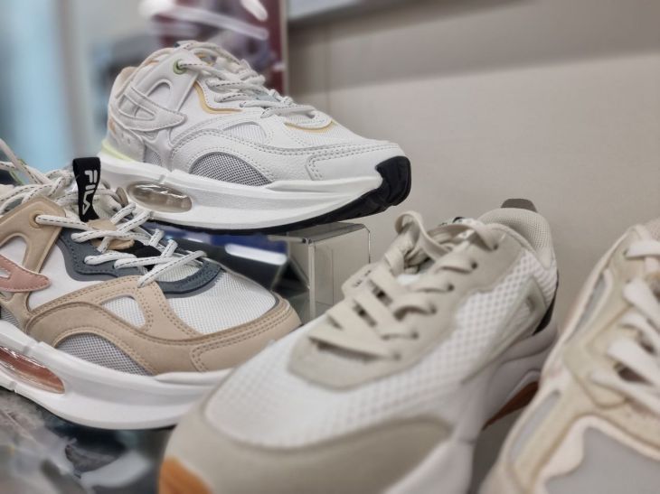 Как превратить обычную зубную пасту в суперсредство для отбеливания кроссовок: лайфхак для спортсменов