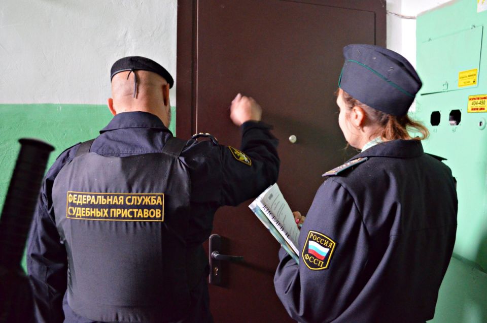 Как правильно реагировать на внезапный визит судебных приставов