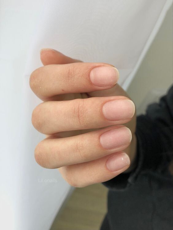 Тепло осени в маникюре: идеальные цвета для женщин после 50