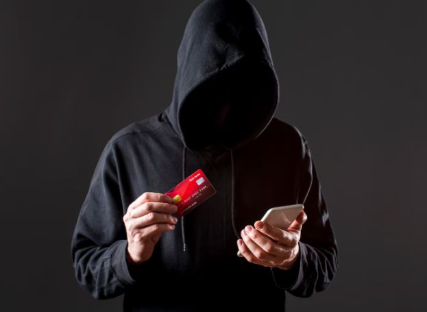 Как мошенники используют NFC-технологию для кражи денег и почему банки не спешат помогать