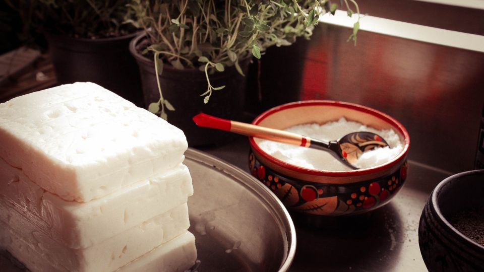 Натуральный творог определите дома за пару минут: его выдает этот нюанс