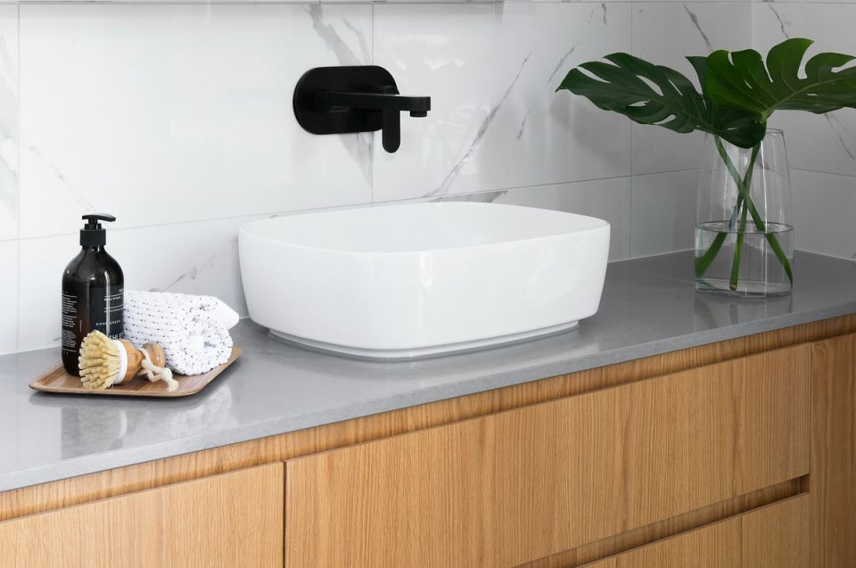 Как выбрать идеальную столешницу для ванной: все современные тренды и советы