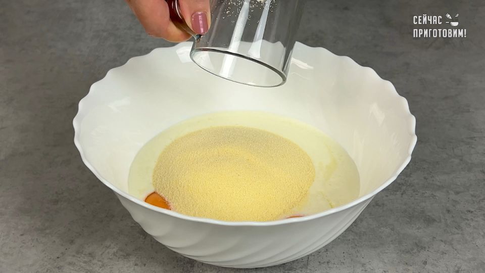 Необычный пирог с замороженной клубникой: готовьте каждый день!