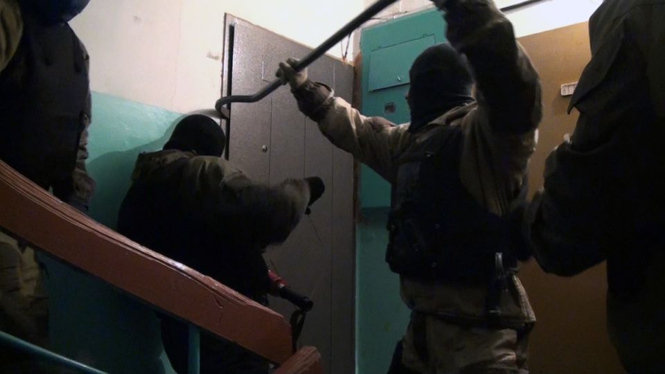 Вымышленные угрозы МФО: как распознать мифы о выездных группах взыскания