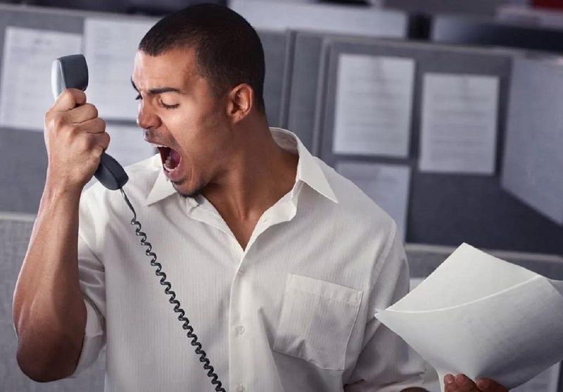 Звонков больше, чем часов в сутках: МФО попала на 50 тысяч за навязчивые требования