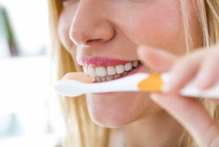 Ошибки, которые влияют на здоровье зубов: что делать перед чисткой