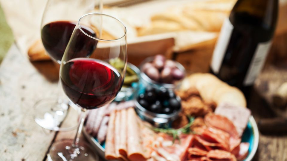 Новое исследование развенчивает миф о пользе алкоголя для мозга