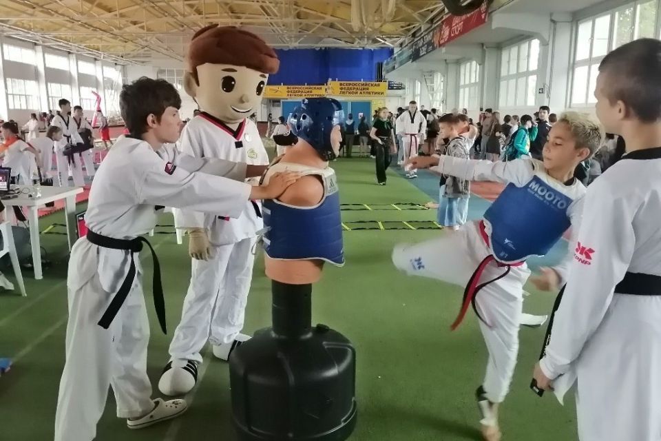 В Шахтах состоялось торжественное открытие XXXVI Всероссийского олимпийского дня, который традиционно отмечается 23 июня в честь основания Международного олимпийского комитета