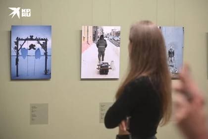 «Я уже не самоучка, а профи»: Рома Зверь представил мистическую фотовыставку в Петербурге