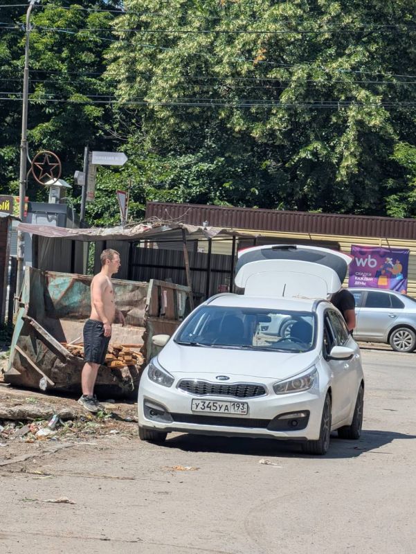 В ходе рейдового осмотра территории города сотрудниками Администрации Батайска совместно с представителями регионального оператора ООО «ЭКОГРАД-Н» было зафиксировано незаконное размещение строительных отходов в зоне...