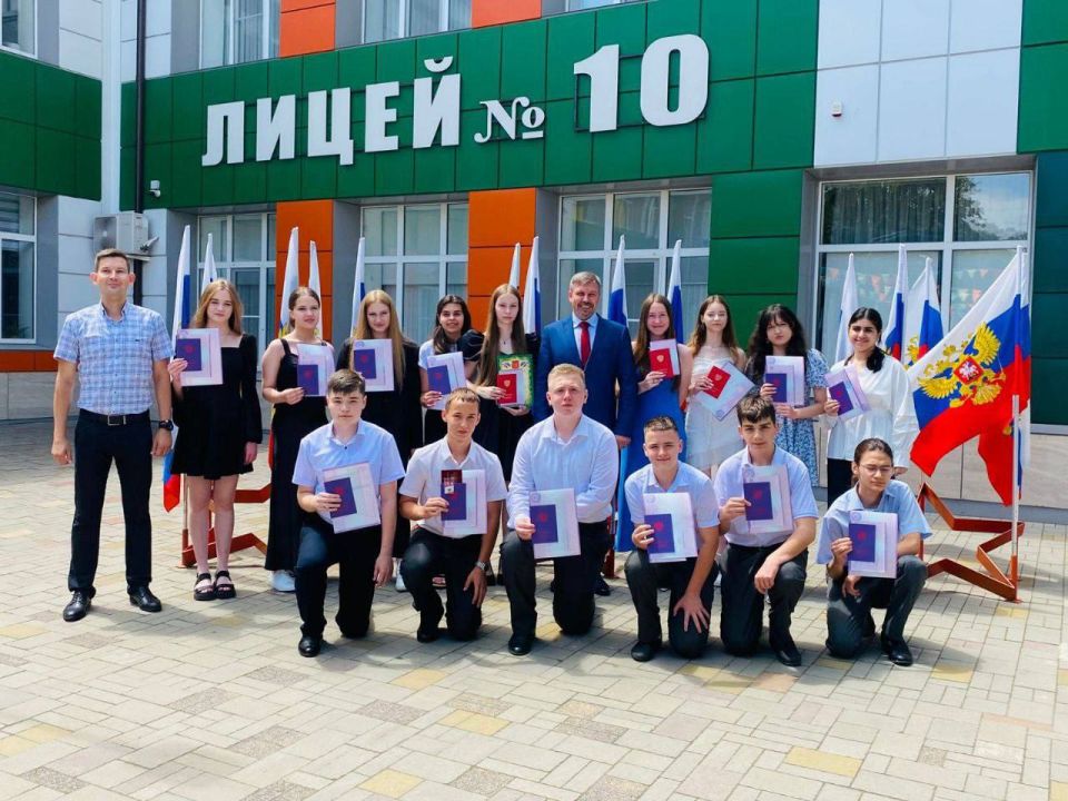 Вчера во всех школах города прошло торжественное вручение Аттестатов об основном и среднем общем образовании