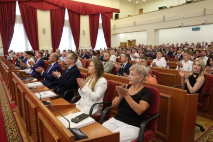 Лучшие работники строительной отрасли получили заслуженные награды