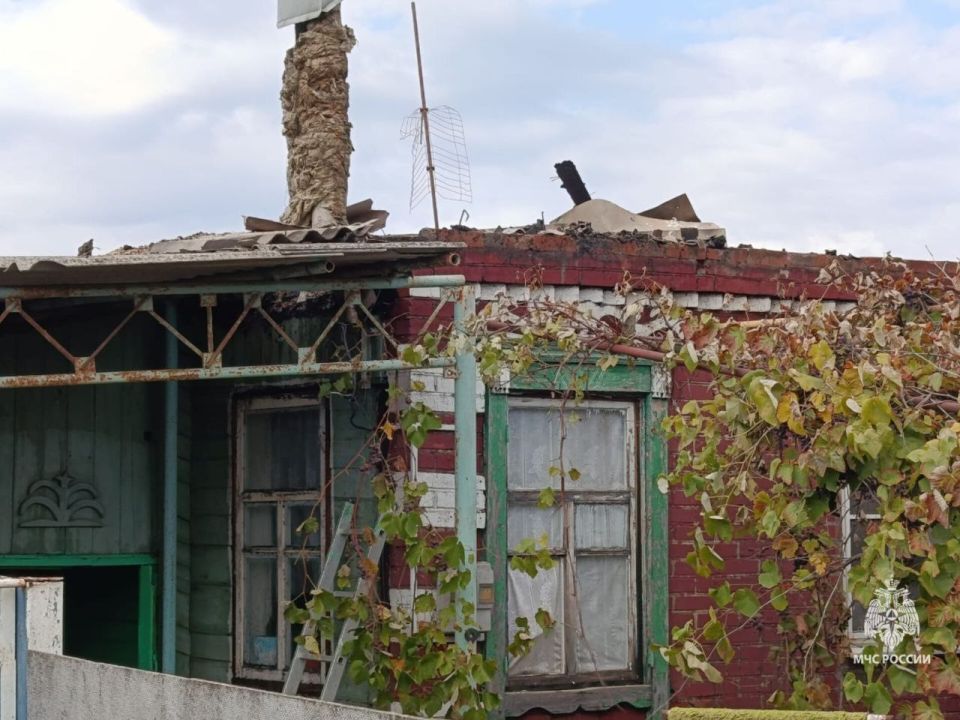 В Красном Сулине огнеборцы МЧС России спасли подростка на пожаре