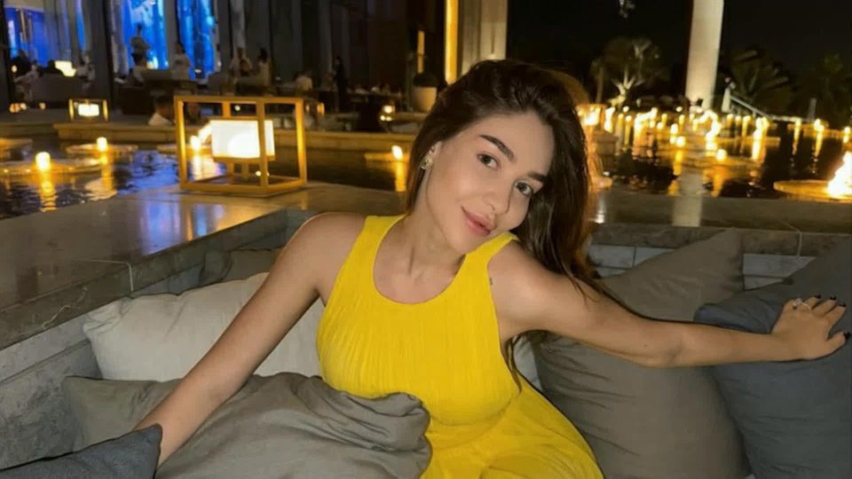 Анастасию Цапок, дочь бандита Сергея Цапка, оштрафовали на 45 тысяч рублей и лишили прав почти на 2 года после того, как она пьяная врезалась в дом под Таганрогом