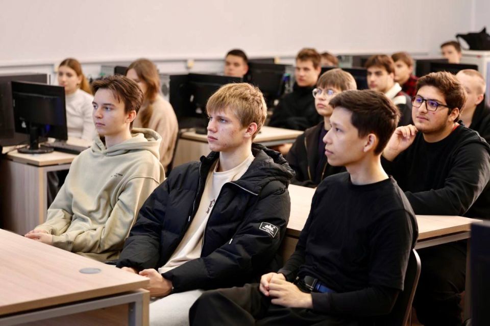 Представитель донского главка МВД встретилась со студентами университета