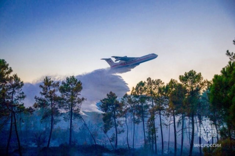 #ЧтоВчераПроизошло?. . За сутки 9 октября 2025 года пожарно-спасательные подразделения Главного управления МЧС России по Ростовской области ликвидировали: техногенных пожаров; дорожно-транспортных происшествий