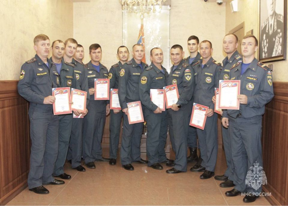 В Донском МЧС поощрили сотрудников, участвовавших в ликвидации последствий разлива нефтепродуктов в Керченском проливе