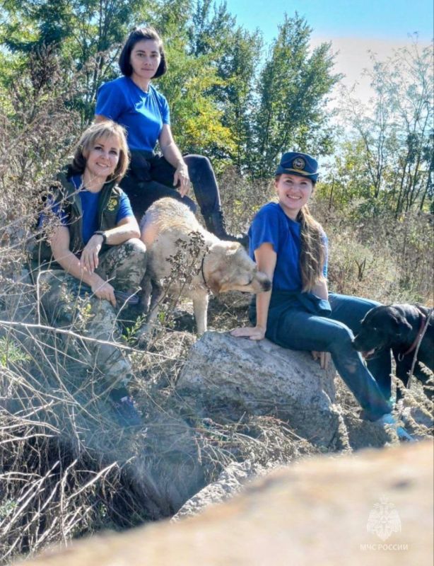 Кинологи МЧС России и их пушистые напарники