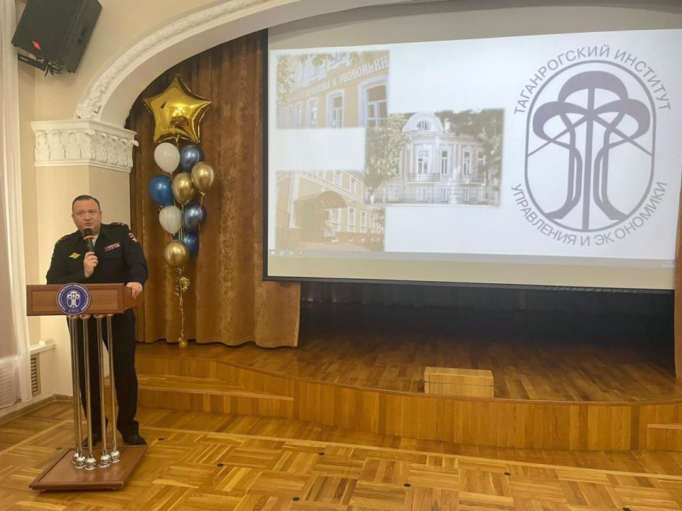 В Таганроге полицейские провели профессионально-ориентационную встречу со студентами