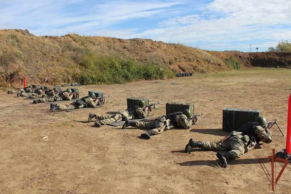 На базе одной из воинских частей Южного округа Росгвардии в Ростовской области прошел сбор с гражданами, пребывающими в запасе