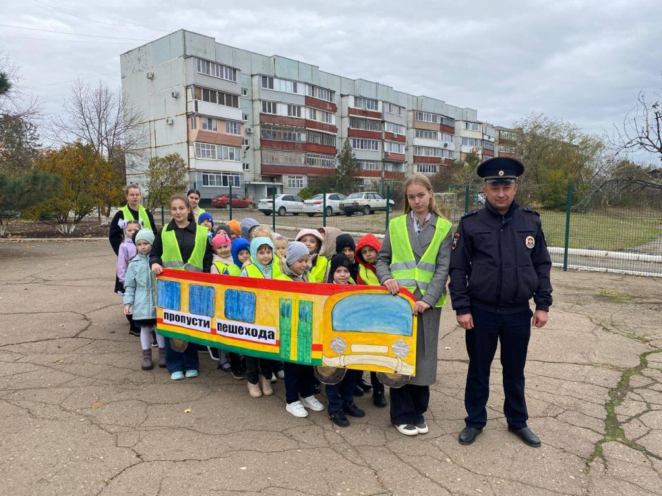В Каменске-Шахтинском прошла акция «Шагающий автобус»