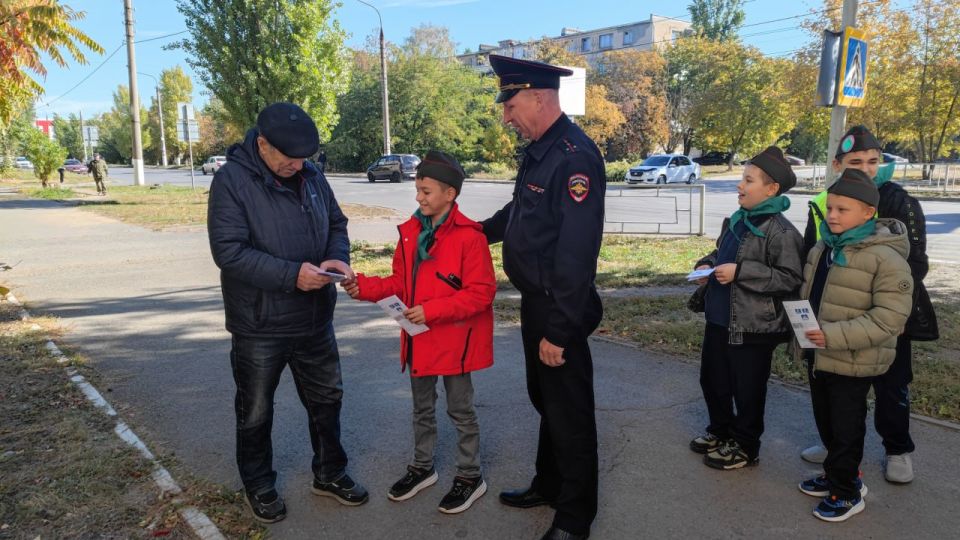 «Слишком много непредвиденных ситуаций на дороге»: полицейские побеседовали с детьми о Правилах дорожного движения