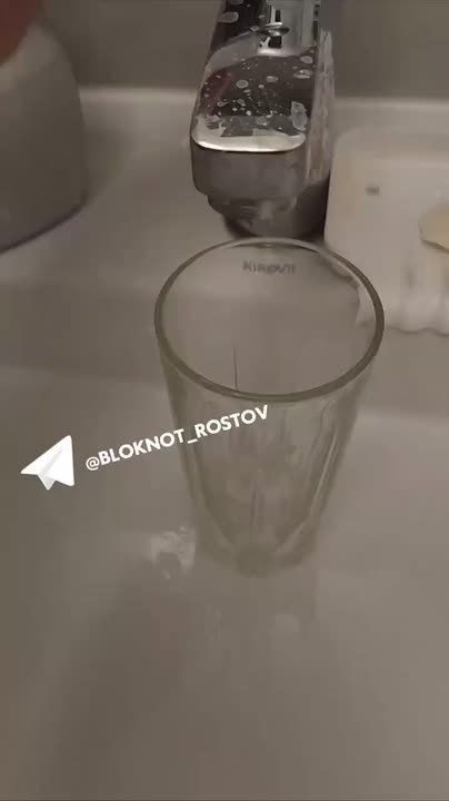 Ржавая вода потекла из кранов в домах Ростова после включения отопления