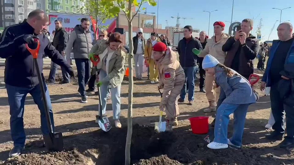 Александр Скрябин: Первые деревья в первом парке Левенцовки — парке 80-летия Победы посадили вместе с губернатором Юрием Борисовичем Слюсарем
