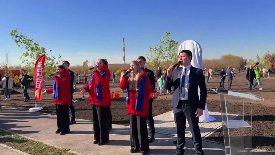 Александр Скрябин: Уважаемые ростовчане!. Сегодняшний день благодаря вам, сотрудникам нашего коммунального комплекса и озеленителям прошел в нашем городе под знаком древонасаждения