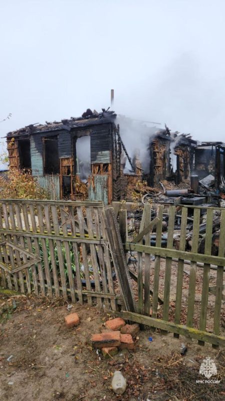 Два человека погибли в ночном пожаре в Милютинском районе