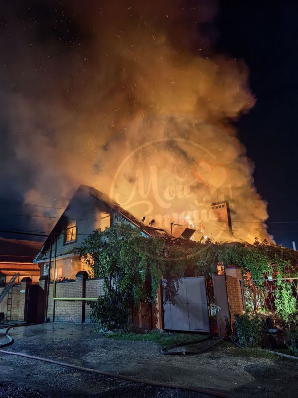 В Батайске сгорели два частных дома