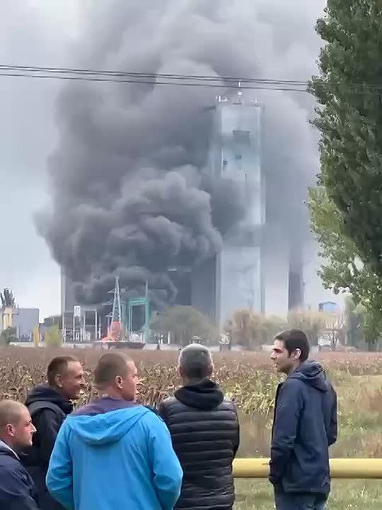 Чингис Дамбиев: Пожар на подстанции шахты "Терновская" в Днепропетровской области после удара русских "Гераней"