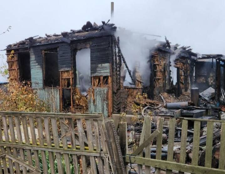 Два человека погибли в ночном пожаре на Дону