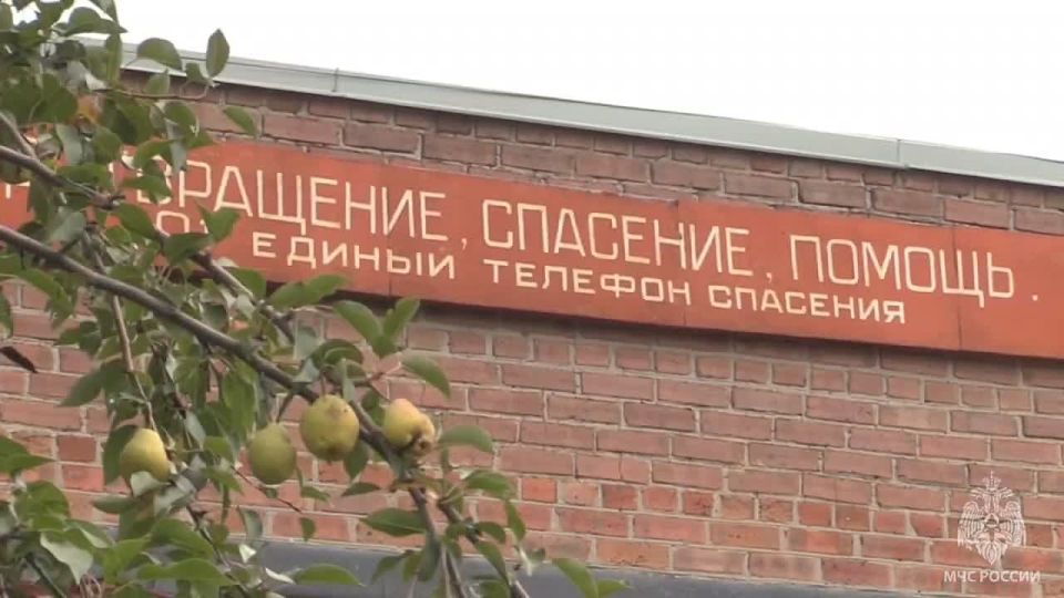 На работе борется с огнём, а дома его пламя - любовь к семье