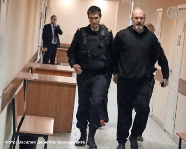 Бывший министр Ростовской области Виталий Кушнарев признал вину в хранении оружия, свое отношение к обвинению в получении взятки он еще не высказал