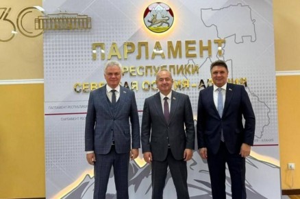 Председатель комитета Законодательного Собрания Ростовской области по местному самоуправлению, административно-территориальному устройству и межпарламентскому сотрудничеству Владимир Влазнев принял участие в торжественных...