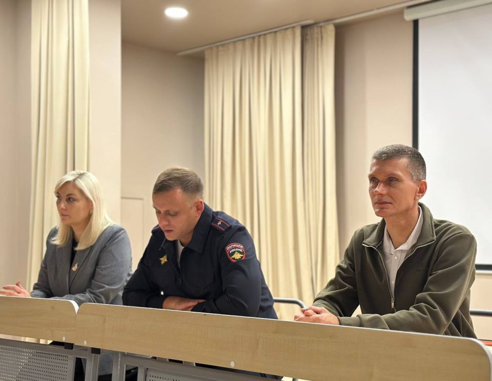 Шахтинские правоохранители встретились с обучающимися «полицейских классов»