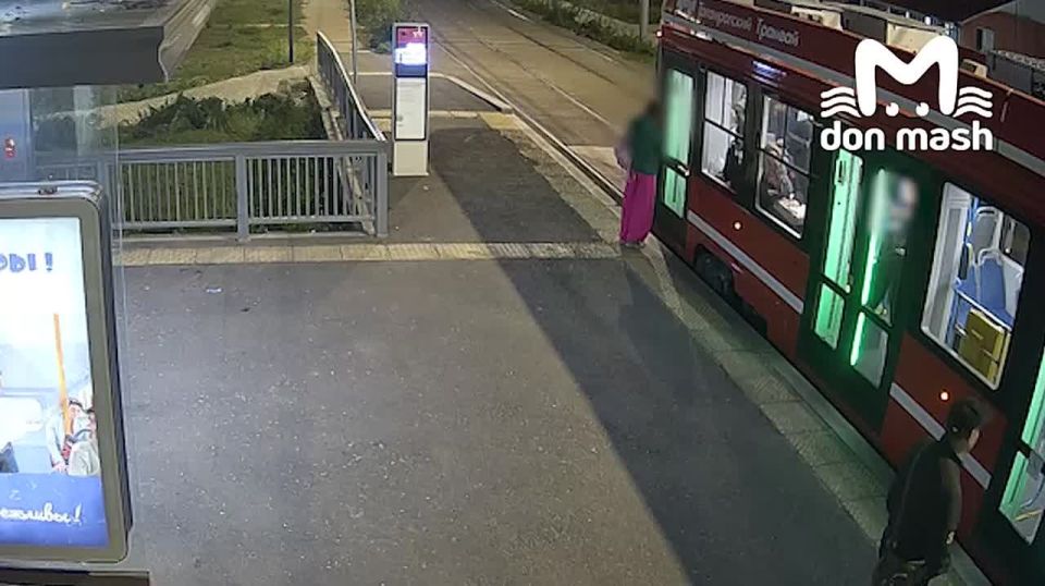 Подростки стреляли из пистолета по трамвайной остановке "Красный гидропресс" в Таганроге