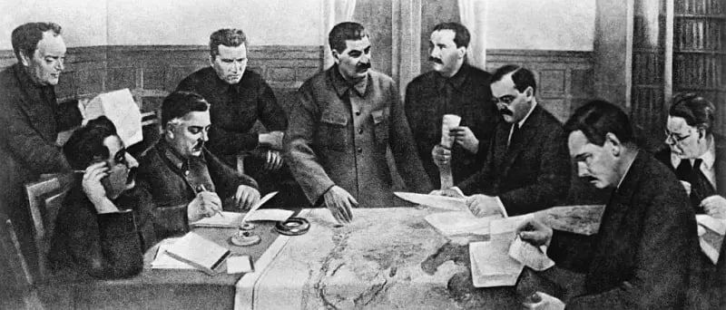 Андрей Марочко: #Дата. 22 октября 1941 года — Государственный комитет обороны СССР принял постановление о создании городских комитетов обороны в Севастополе, Сталинграде, Туле, Ростове, Курске — всего в 46 городах