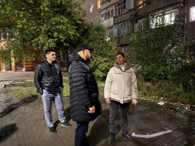 В Батайске после атаки беспилотников повреждены 131 квартира, 7 торговых павильонов, частный медцентр и 41 автомобиль, сообщил глава города Валентин Кукин