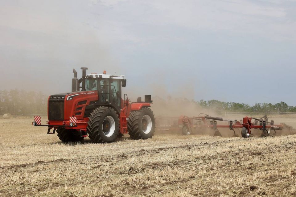 Юрий Слюсарь: Сложившаяся в этом году чрезвычайная ситуация для наших аграриев — вызов, на который мы должны ответить максимально эффективно