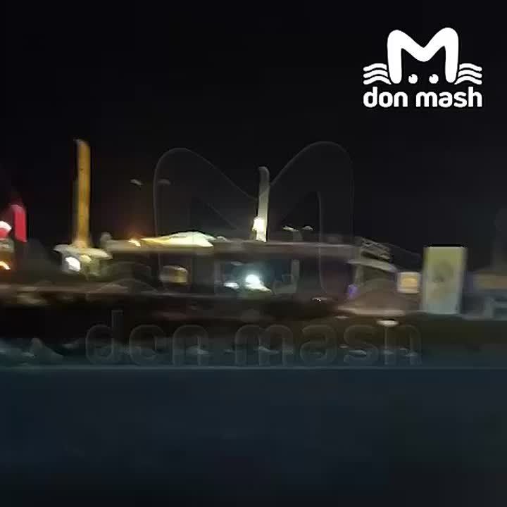 На М-4 обрушился мост, в который врезался самосвал