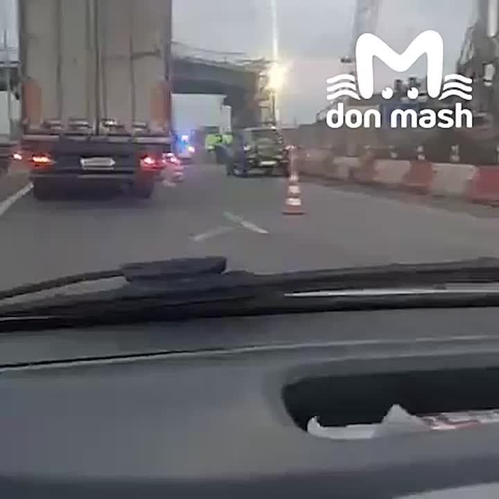 Самосвал протаранил путепровод на М-4 в районе Шахт