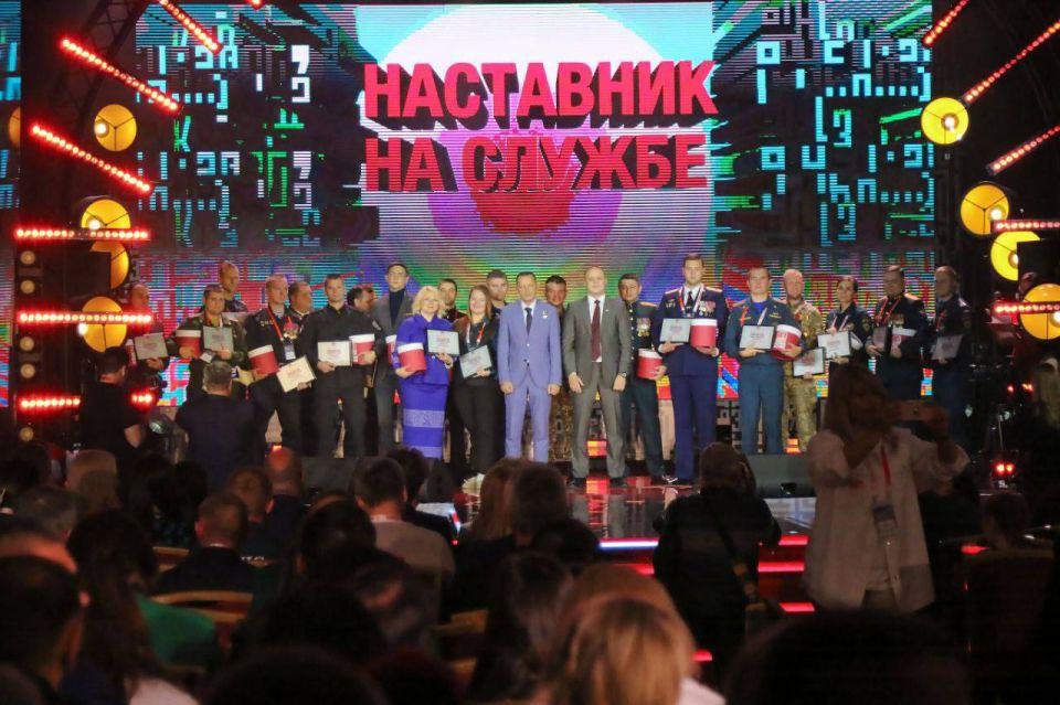 Среди победителей Всероссийского конкурса наставников «Быть, а не казаться» - четыре сотрудника МЧС России