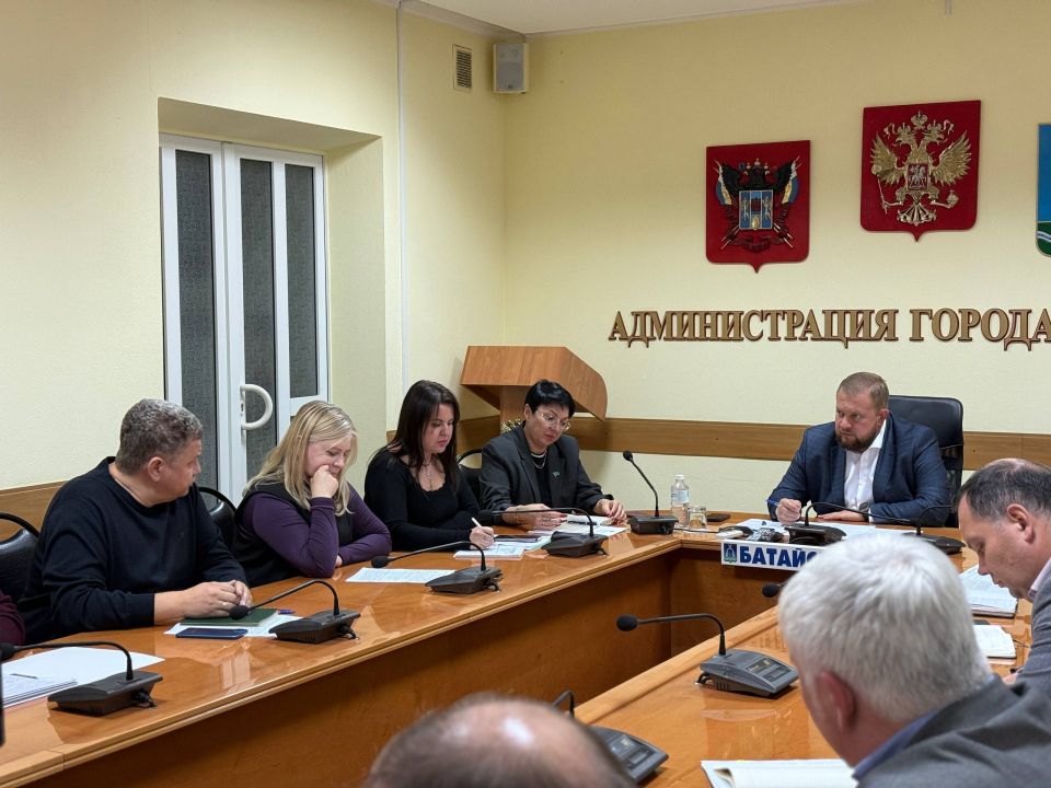 Провёл заседание комиссии по чрезвычайной ситуации в конце рабочего дня, чтобы лично проверить, что сделано в течение полутора суток после ЧП и как идёт восстановительная работа