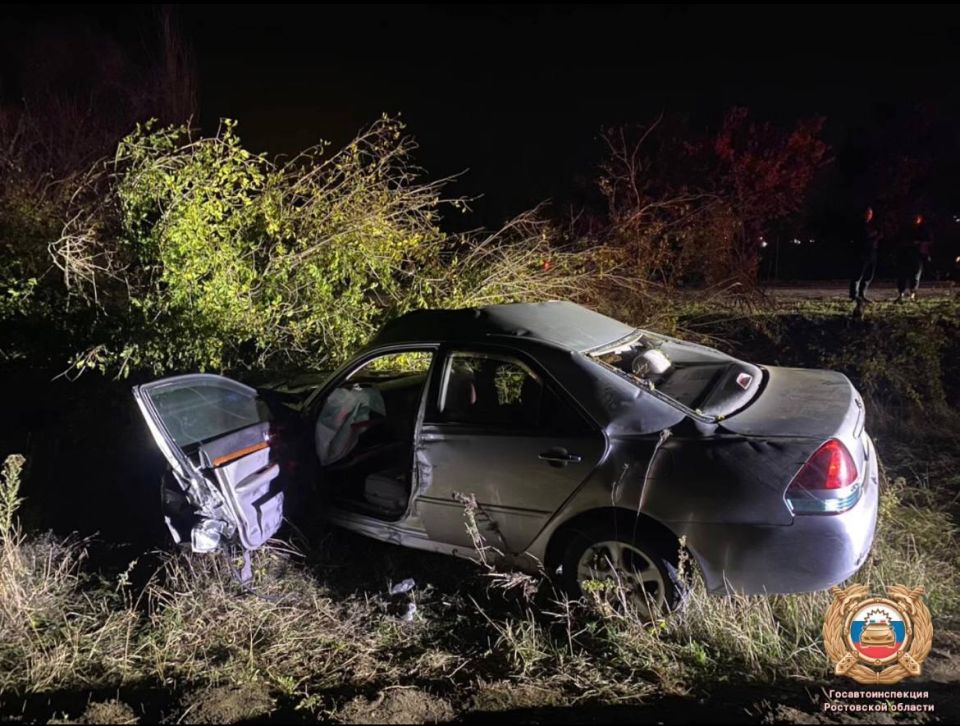 Сотрудники устанавливают обстоятельства ДТП в Неклиновском районе с двумя пострадавшими