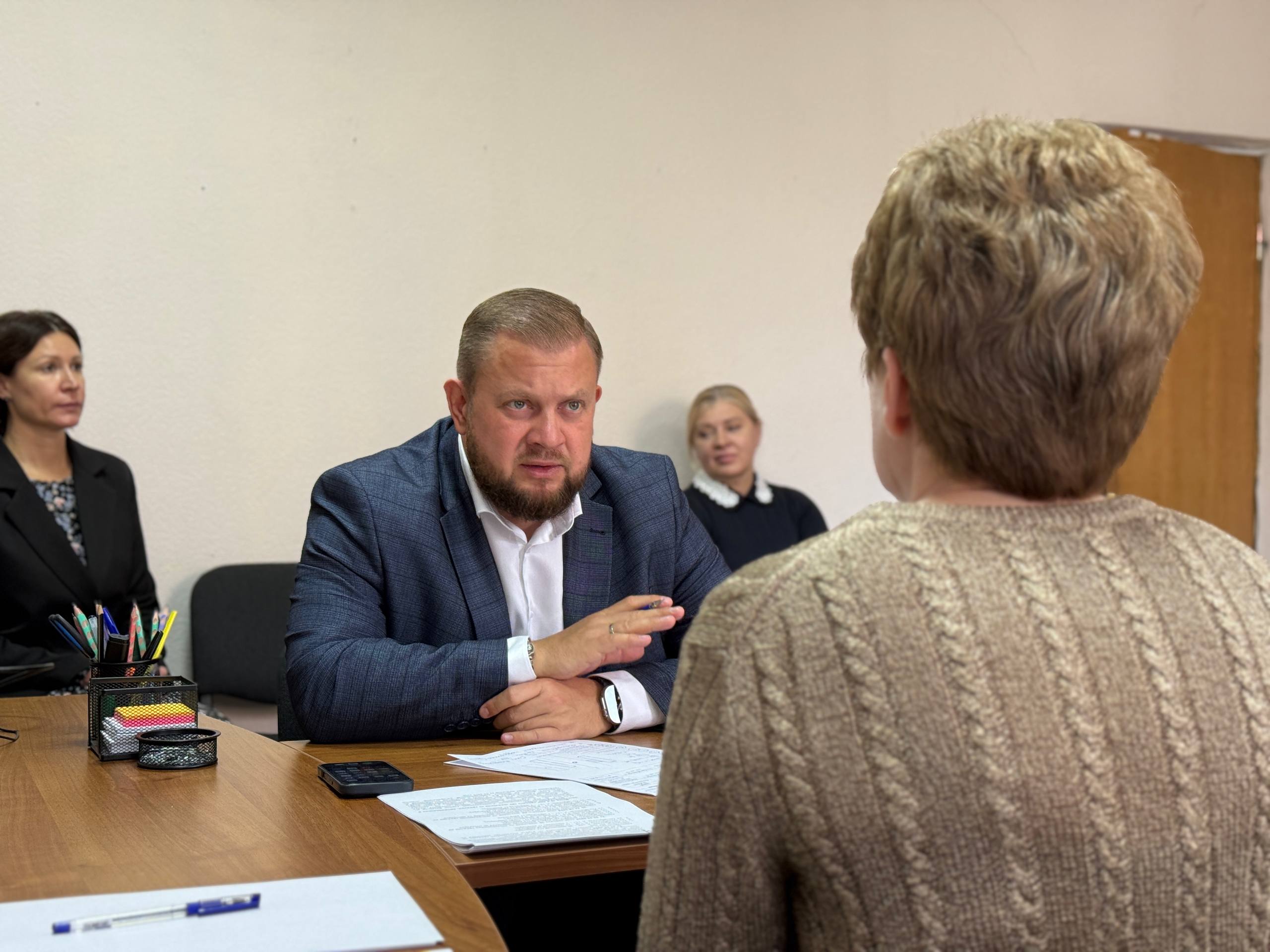 Сегодня вместе с прокурором города Романом Антошиным побывали в Управлении социальной защиты населения Сегодня вместе с прокурором города Романом Антошиным побывали в Управлении социальной защиты населения