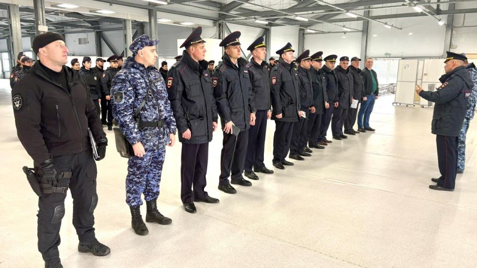 110 сотрудников полиции сегодня обеспечивают безопасность во время футбольного матча